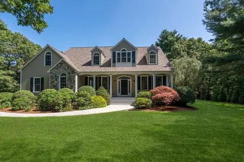 9 Alice Bradley Ln, Foxboro, MA 02035