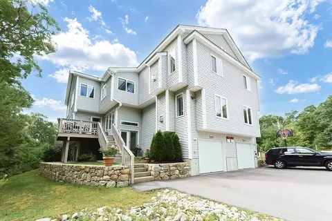 402 Old Bridge Ln #402, Bellingham, MA 02019