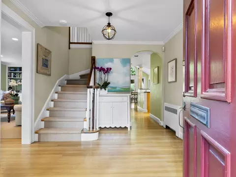 33 Thackeray Rd, Wellesley, MA 02481 photo 3