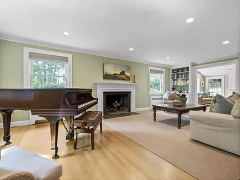 33 Thackeray Rd, Wellesley, MA 02481 photo 4