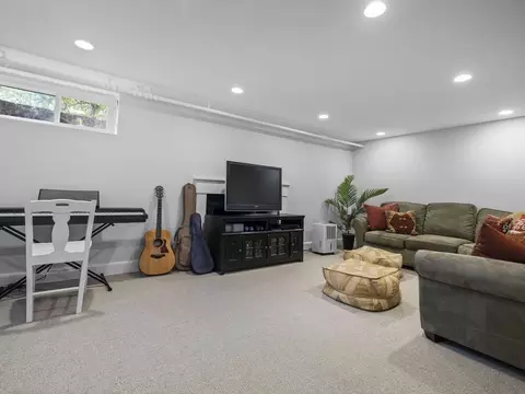 33 Thackeray Rd, Wellesley, MA 02481 photo 17