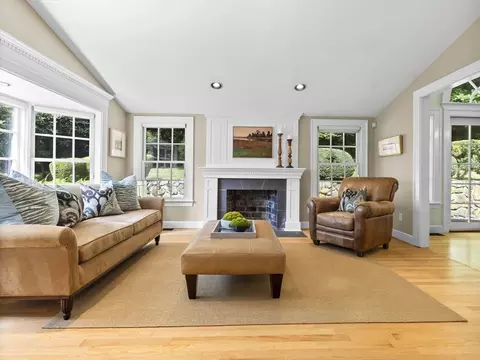 33 Thackeray Rd, Wellesley, MA 02481 photo 9