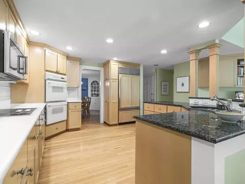 33 Thackeray Rd, Wellesley, MA 02481 photo 13