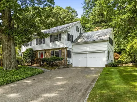 33 Thackeray Rd, Wellesley, MA 02481 photo 2