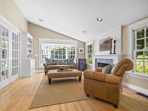 33 Thackeray Rd, Wellesley, MA 02481 photo 8