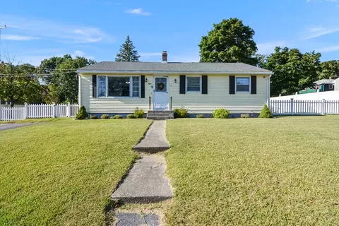 8 Dartmouth St, Fitchburg, MA 01420