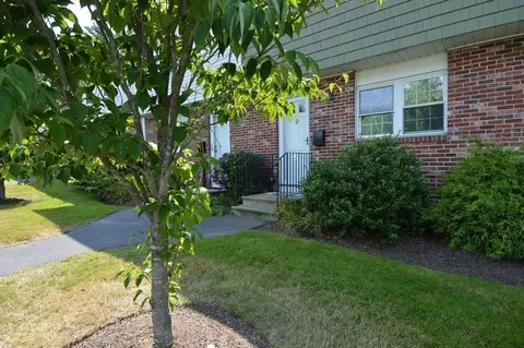 19 Bayberry Cir #19, Millis, MA 02054