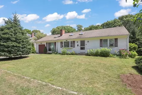 88 Pawkannawkut Dr, Yarmouth, MA 02664