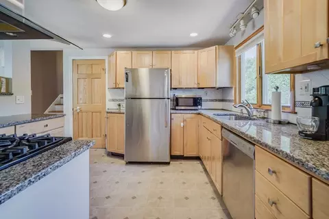 Kitchen - 135 Tamarack Dr, Springfield, MA 01129 photo 2 of 4