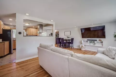 Living - 135 Tamarack Dr, Springfield, MA 01129 photo 2 of 3