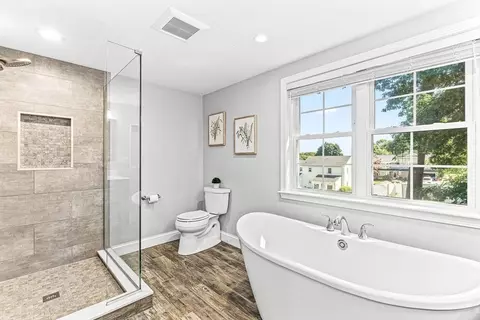 Bath - 37 Gregory Rd, Wakefield, MA 01880 photo 4 of 7