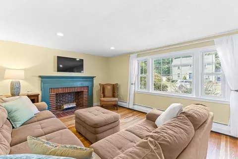 Living - 37 Gregory Rd, Wakefield, MA 01880 photo 2 of 5