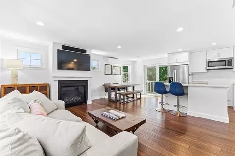 Living - 37 Gregory Rd, Wakefield, MA 01880 photo 4 of 5