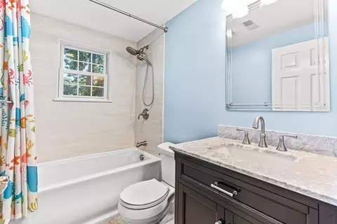 Bath - 37 Gregory Rd, Wakefield, MA 01880 photo 5 of 7