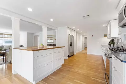 Entry Way - 5 Mayflower Rd, Needham, MA 02492 photo 2 of 2