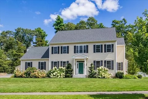 12 Bristol Pond Dr, Norfolk, MA 02056