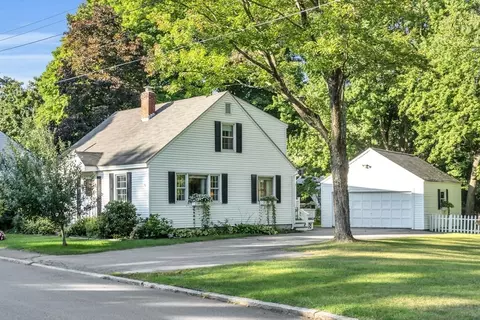 142 Hoyt Ave, Lowell, MA 01852