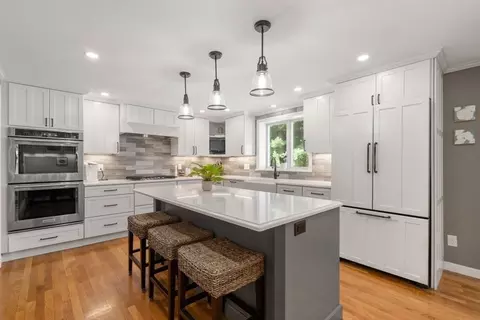 19 Stanford Dr, Hingham, MA 02043 photo 4