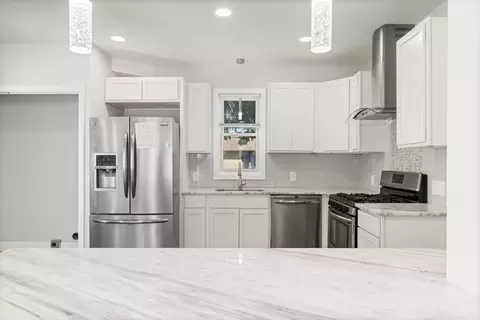 665 N Main St, East Longmeadow, MA 01028