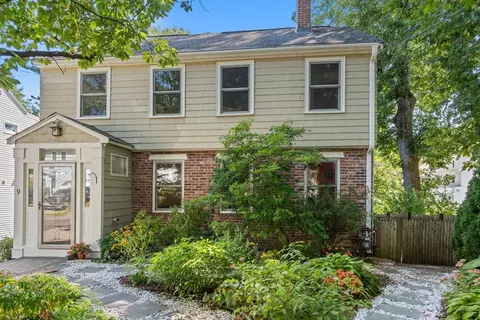 9 Sherrin Rd, Brookline, MA 02467