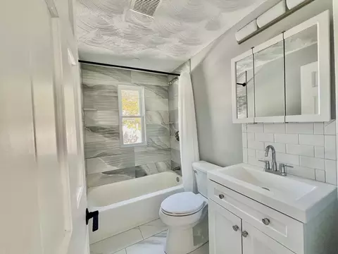 Bath - 322 Summer Ave, Reading, MA 01867 photo 1 of 1