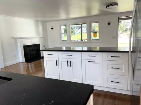Kitchen - 322 Summer Ave, Reading, MA 01867 photo 5 of 8