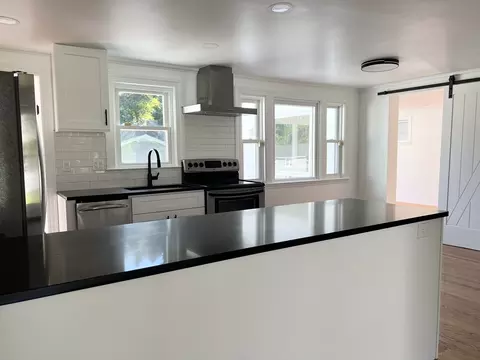 Kitchen - 322 Summer Ave, Reading, MA 01867 photo 6 of 8