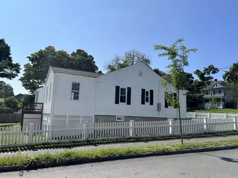 Exterior - 322 Summer Ave, Reading, MA 01867 photo 4 of 8
