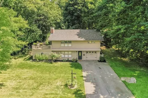 33 Charlton St, Fitchburg, MA 01420