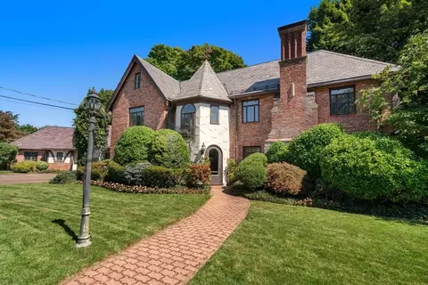 24 Manor House Rd, Newton, MA 02459