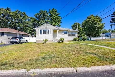 89 Hillcrest Rd, Waltham, MA 02451