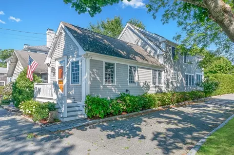 21 Church St, Mattapoisett, MA 02739