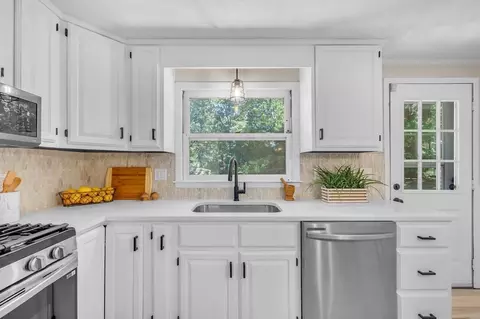 40 Ruby Rd, Springfield, MA 01108