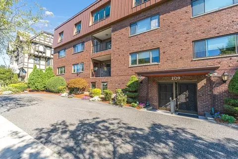 209 Commonwealth Ave #PD, Chestnut Hill, MA 02467