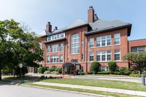 51 Pettee St #27, Newton, MA 02464