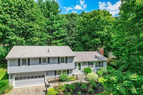 21 Nixon Rd, Framingham, MA 01701
