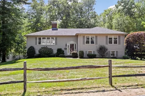 20 Volunteer Rd, Hingham, MA 02043