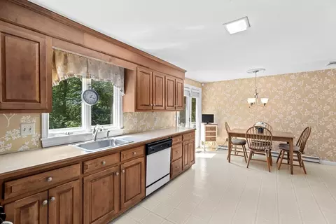 Kitchen - 20 Volunteer Rd, Hingham, MA 02043 photo 5 of 5