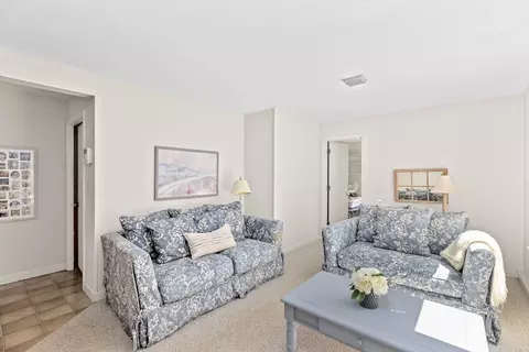 Living - 20 Volunteer Rd, Hingham, MA 02043 photo 5 of 6