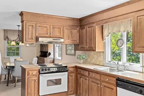 Kitchen - 20 Volunteer Rd, Hingham, MA 02043 photo 2 of 5