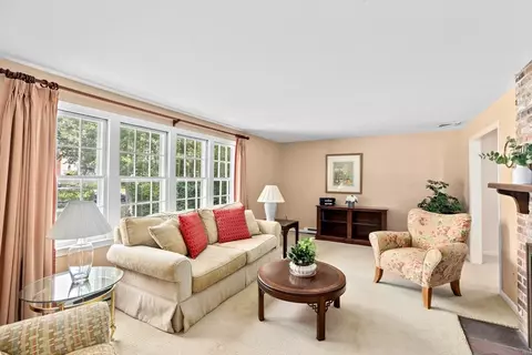 Living - 20 Volunteer Rd, Hingham, MA 02043 photo 2 of 6
