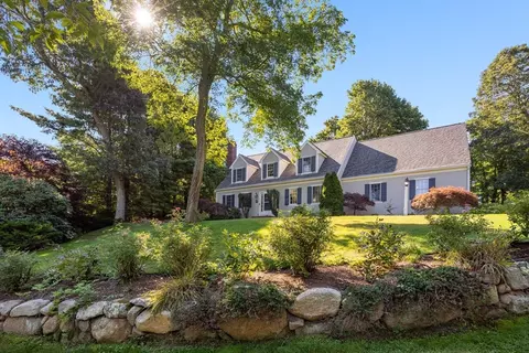 104 Woods Hole Rd, Falmouth, MA 02540