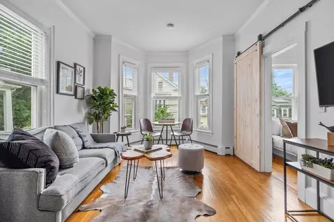 26-28 Pinckney St #3, Somerville, MA 02145