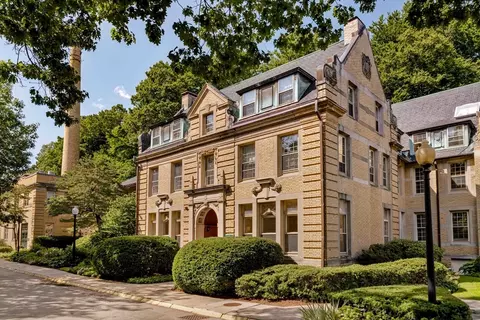 65 Glen Rd #H3, Brookline, MA 02445