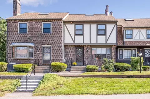10 Scotty Holw #D10, Chelmsford, MA 01824