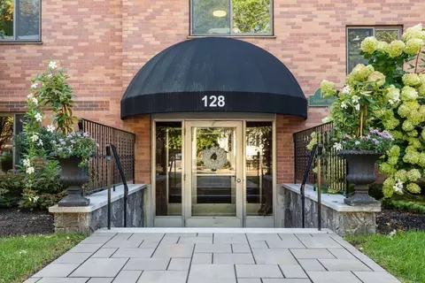 128 Pleasant St #105, Arlington, MA 02476