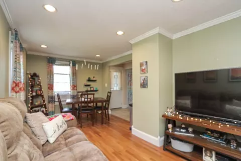 35 Bruce St, Springfield, MA 01109 photo 6