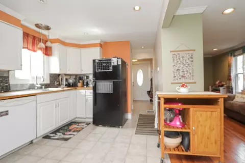 35 Bruce St, Springfield, MA 01109 photo 8