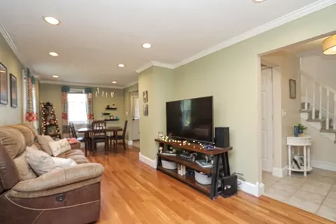 35 Bruce St, Springfield, MA 01109 photo 5