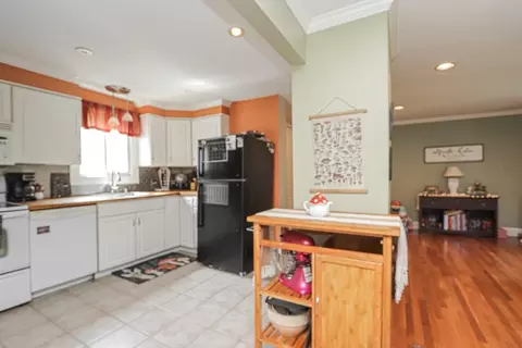 35 Bruce St, Springfield, MA 01109 photo 9